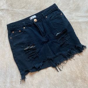 Vestique distressed black jean skirt, sz m